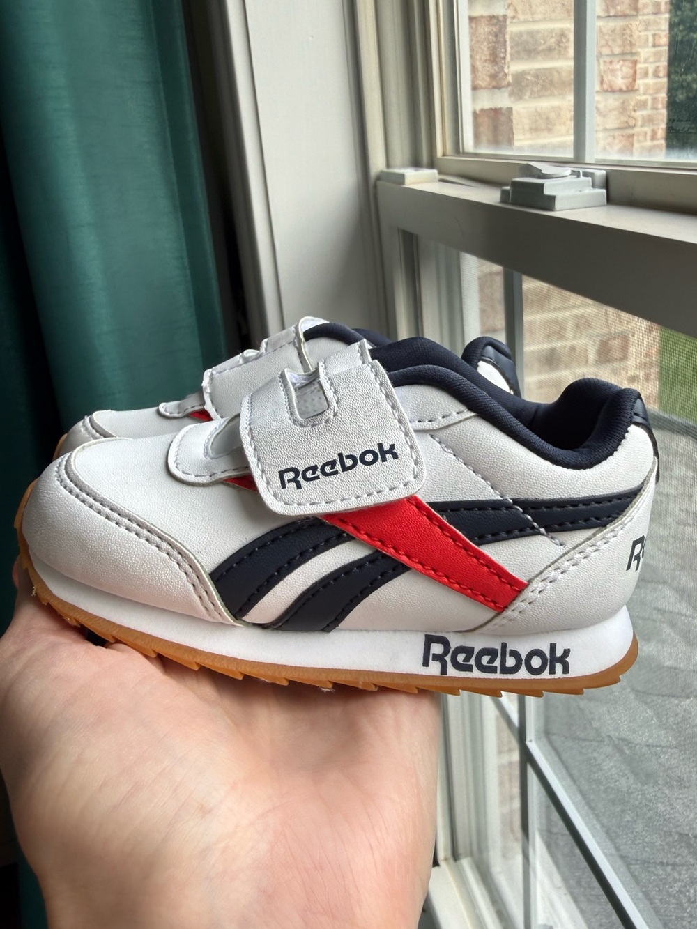 NWOT SIZE 5 BABY REEBOK SNEAKERS